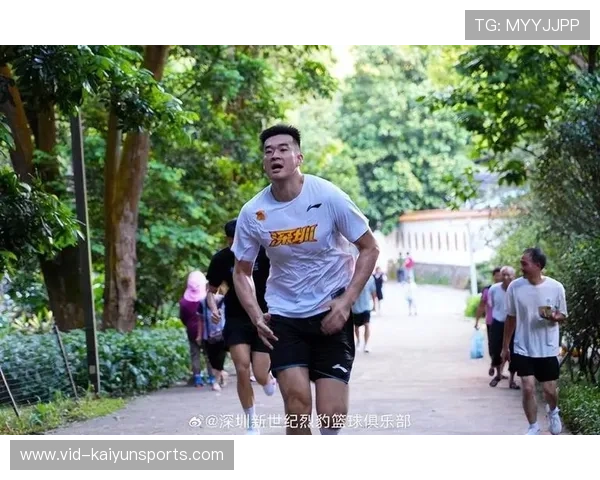 深圳新世纪五人需体测补测：周鹏李慕豪领衔，球队训练受关注